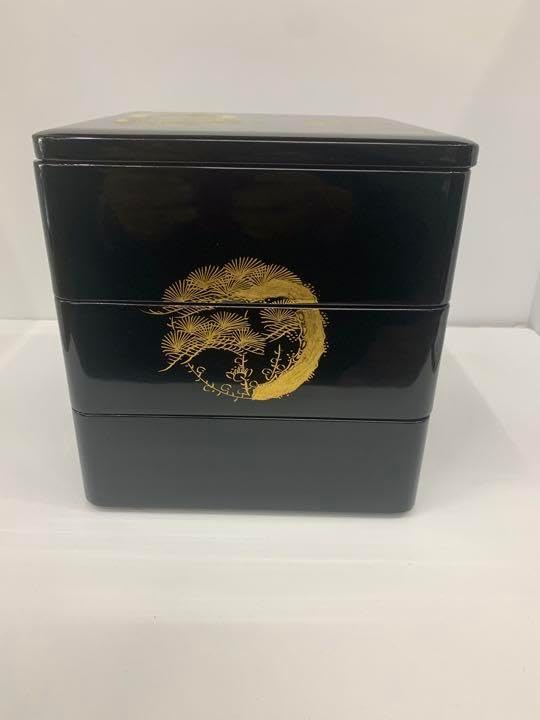 美術漆器　3段御重箱　花丸模様　会津塗　［現品限り］ 美術漆器 3段御重箱 花丸模様 会津塗 ［現品限り］ 漆芸の